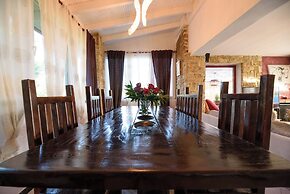 Maria Elena Villas