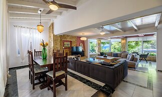 Maria Elena Villas