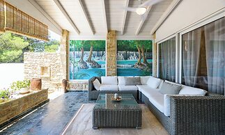 Maria Elena Villas