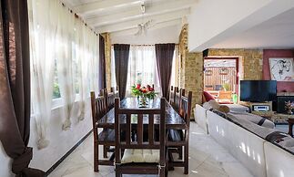 Maria Elena Villas