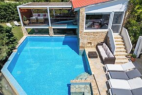 Maria Elena Villas