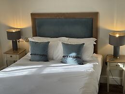 The Old Fourpenny Shop Hotel