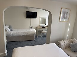 The Old Fourpenny Shop Hotel