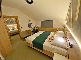 16 Lakes Hotel