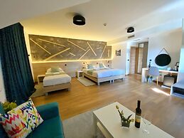 16 Lakes Hotel