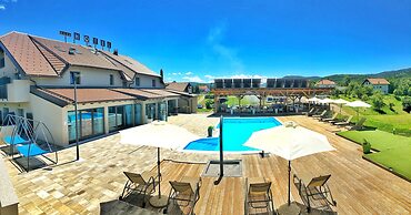 16 Lakes Hotel