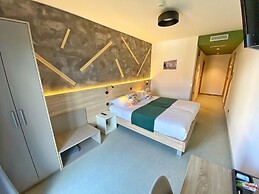 16 Lakes Hotel