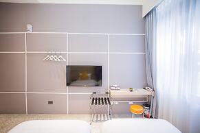 Rainbow Hotel