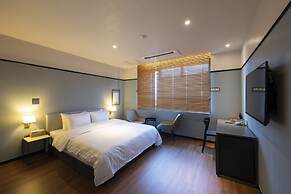 Sinho Brown-dot