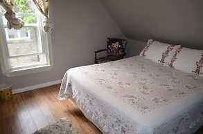 Adams Inn