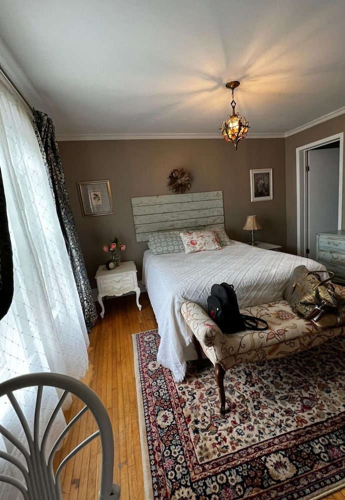 Adams Inn