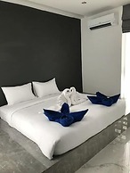 Lennon Maison