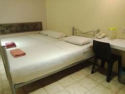 Hotel 77