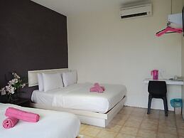 Hotel 77