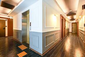 Louis Hotel