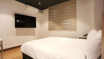 Louis Hotel