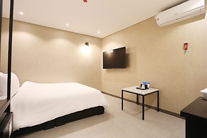 Louis Hotel