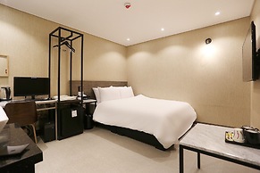 Louis Hotel