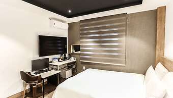 Louis Hotel