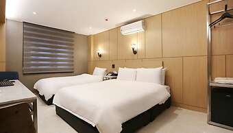 Louis Hotel