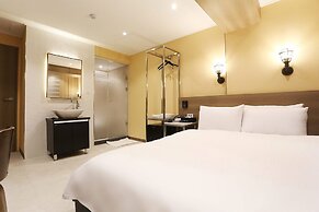 Louis Hotel