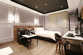 Louis Hotel