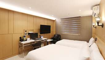Louis Hotel