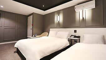Louis Hotel