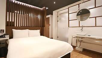 Louis Hotel
