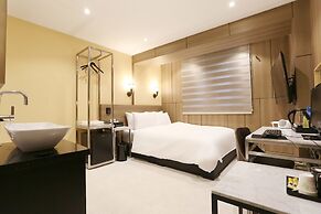 Louis Hotel