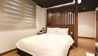 Louis Hotel