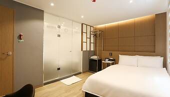 Louis Hotel