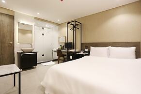 Louis Hotel