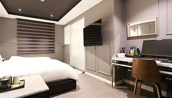 Louis Hotel