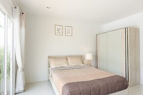 BaanPromphun Pool Villa by BV