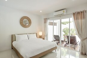 BaanPromphun Pool Villa by BV