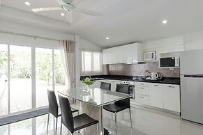 BaanPromphun Pool Villa by BV