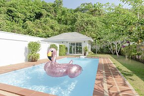 BaanPromphun Pool Villa by BV