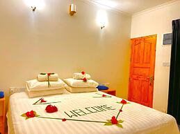 Thoddoo Beach Holiday Inn