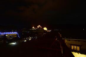 Shangri-La E-Outfitting Boutique Hotel