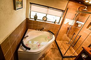 Shangri-La E-Outfitting Boutique Hotel