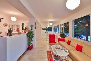Kiraz Otel