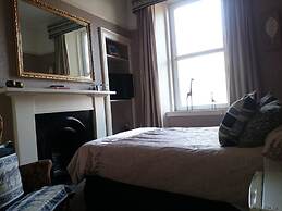 Albert Hotel