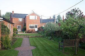 Hedingham Old Pottery