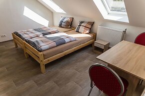 BHQ - BoardingHouse Quickborn - Hostel