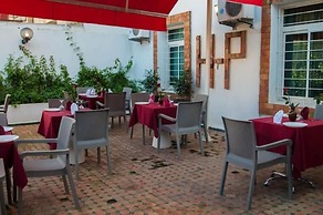 Hotel De La Paix