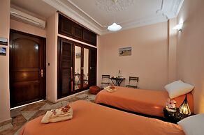 Lhostel