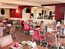 Lyndene Hotel
