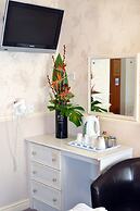 Lyndene Hotel