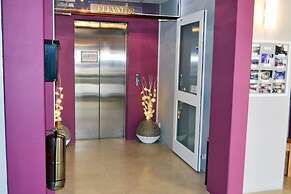Lyndene Hotel